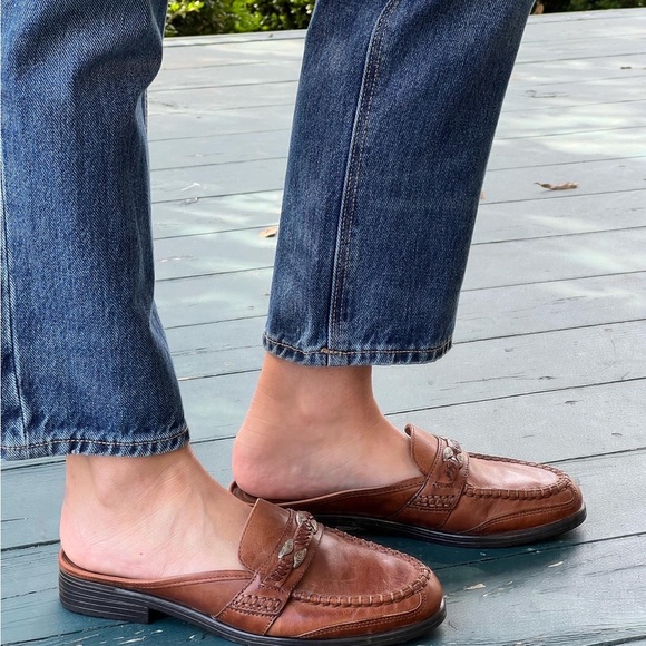 Women’s size 7 1/2 brown loafers - Picture 3 of 3